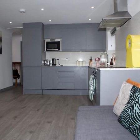 Spacious Modern 2 Bed Flat In City Centre Ридинг Экстерьер фото