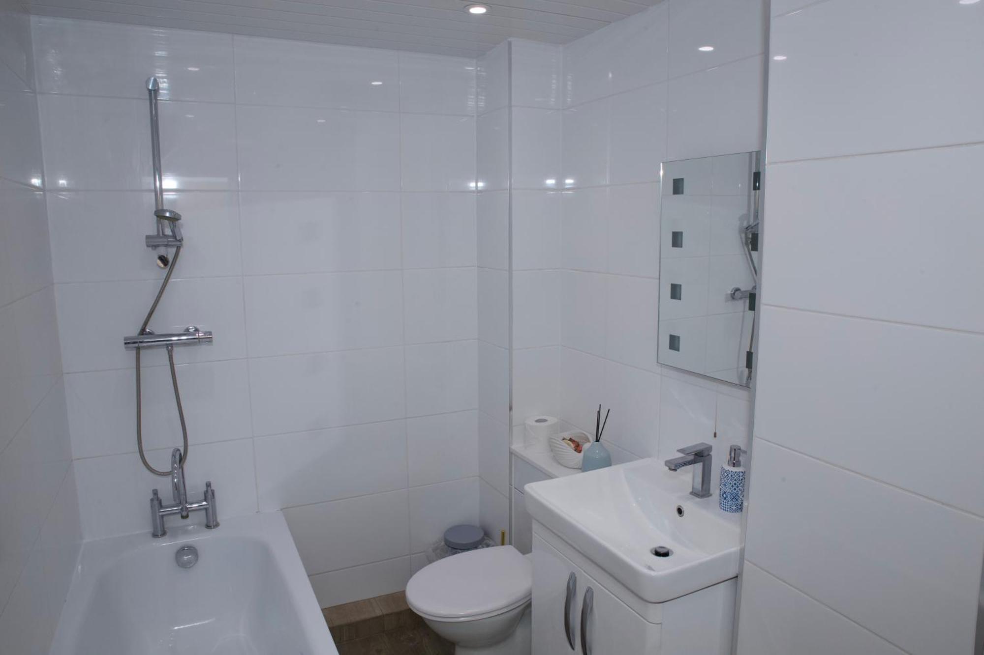 Spacious Modern 2 Bed Flat In City Centre Ридинг Экстерьер фото